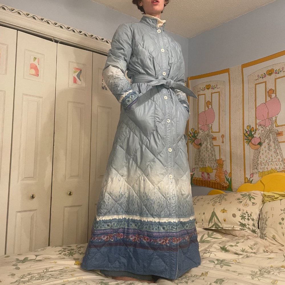 Vintage 70s Goose Downfilled Quilted Pastel blue floor length winter jacket! - Picture 6 of 15